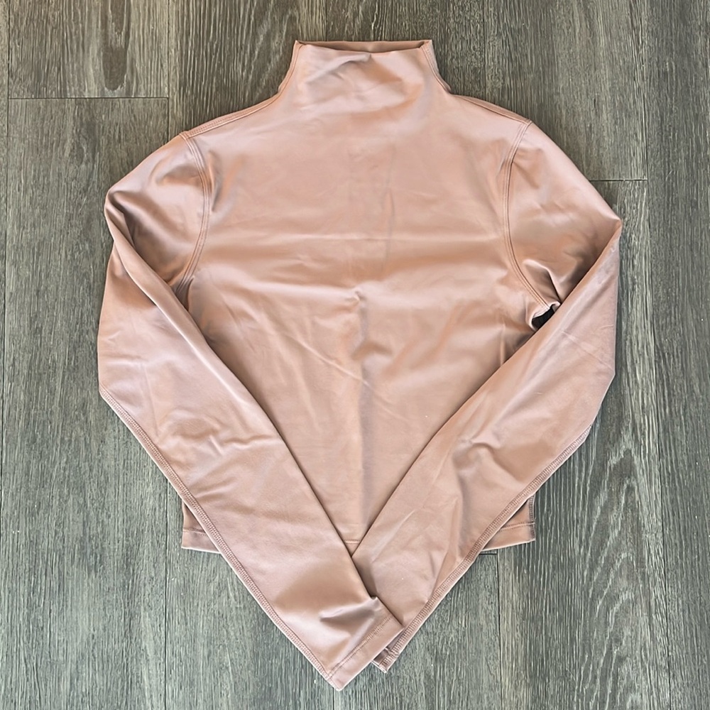 NWOT Yogalicious mock neck blush crop top